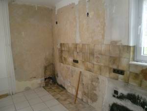 An der Außenecke gab es mal einen Wasserschaden....